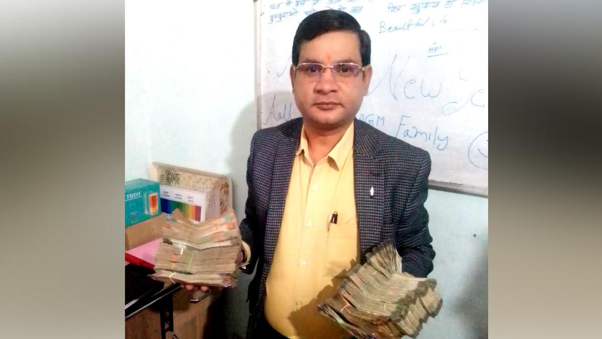 पैसा डबल करने के नाम पर फ्रॉड.