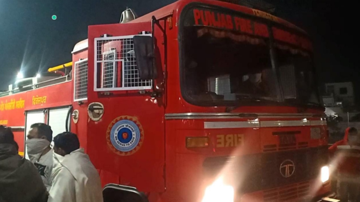 मकल विभाग की गाड़ियों को बुलाकर हालात पर काबू पाया गया.