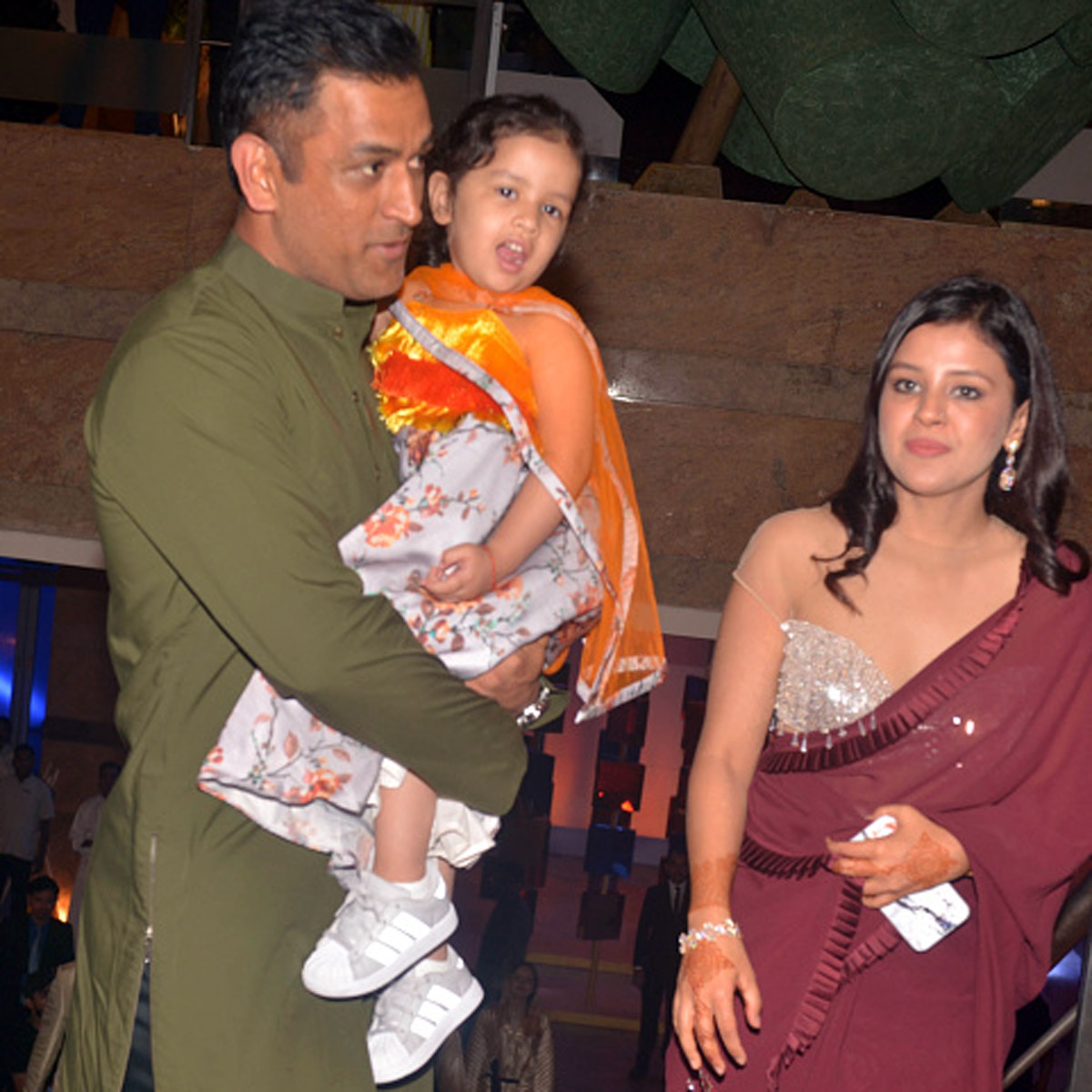 फैमिली संग महेंद्र सिंह धोनी