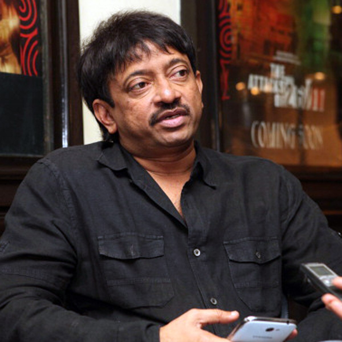 सिगरेट के चलते विवादों में रहे सितारे