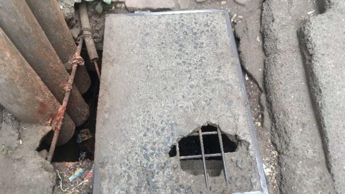 बोरे में बांधकर गटर में फेंका