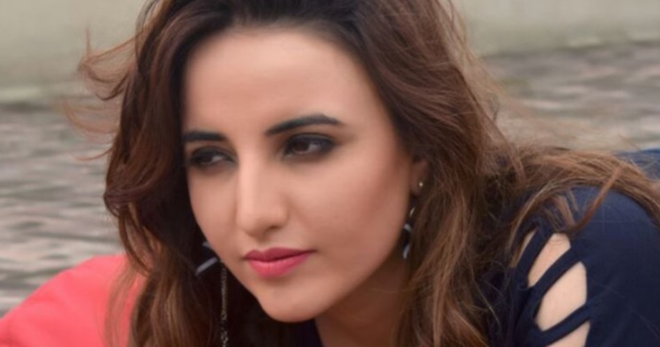 hareem shah slaps mufti