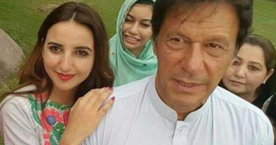 hareem shah slaps mufti