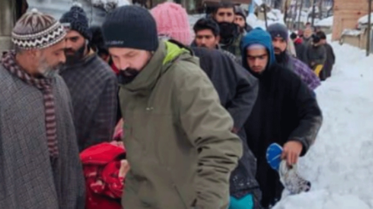 पुलिस ने हार्ट और किडनी को अस्पताल पहुंचाया (फोटो आजतक)