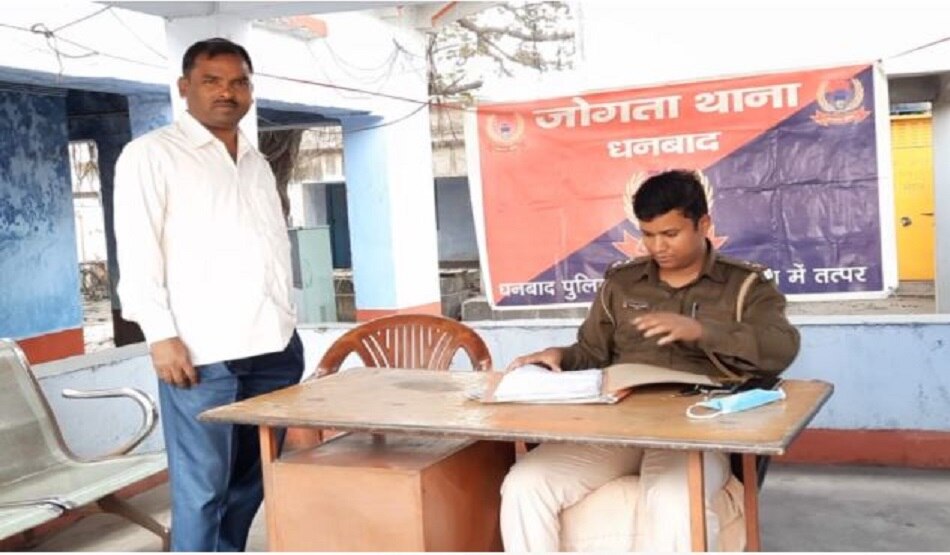 थानेदार बना टीचर