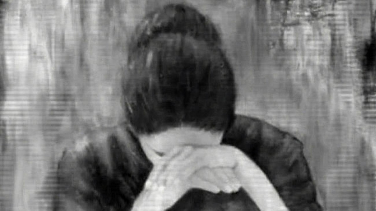 गुस्से में बॉयफ्रेंड ने अपनी बेल्ट से प्नेमिका के दूसरे प्रेमी की गला दबाकर हत्या कर दी