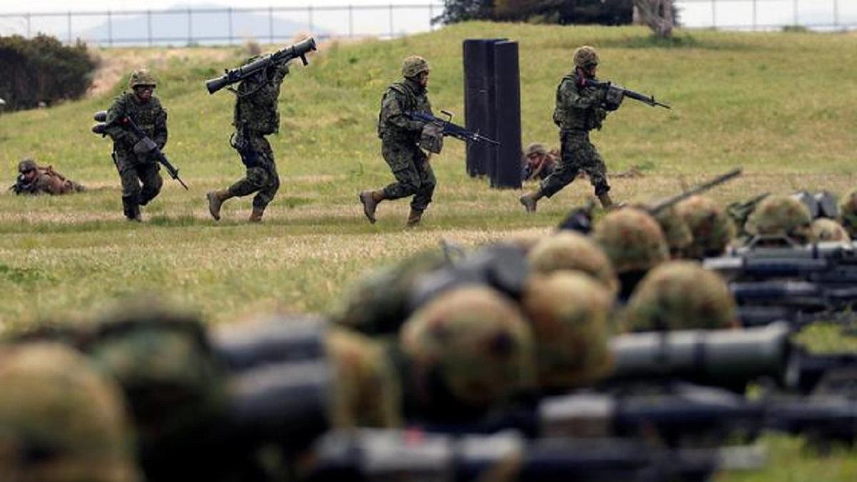 Japan soldiers