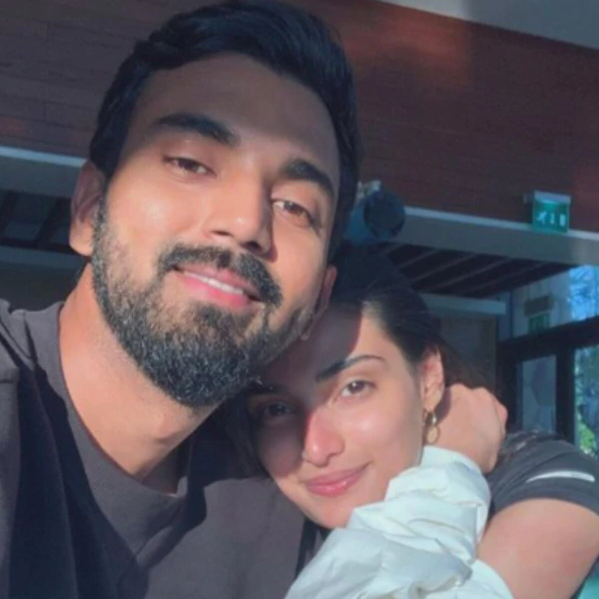 अथिया शेट्टी और के एल राहुल 