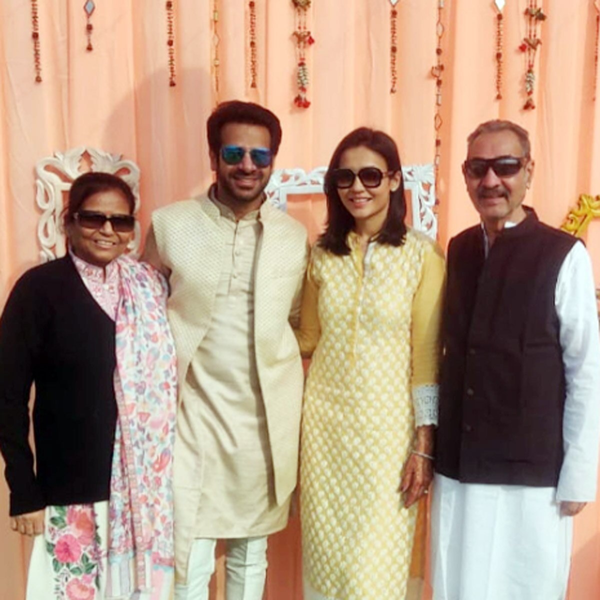 करणवीर मेहरा और निधि सेठ 