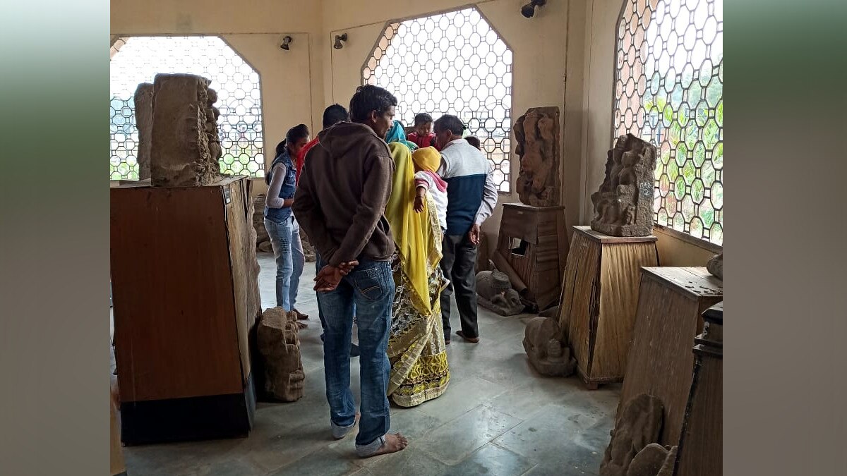 कलेक्टर का अजीब आदेश, लिखा- लोग संग्रहालय देखने नहीं आते, इसे हटा दो 