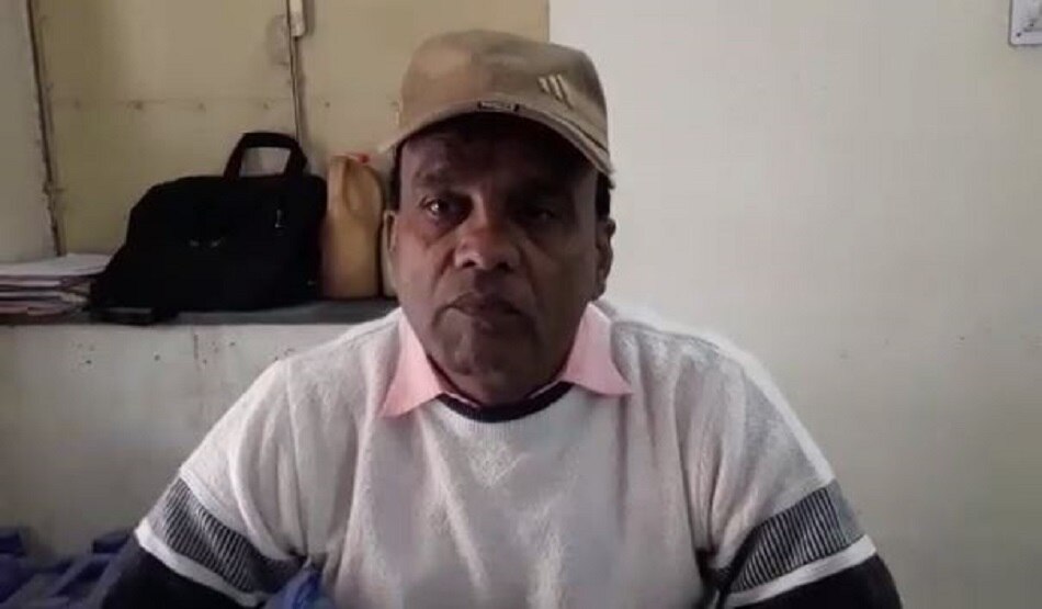 अधिकारी करने लगा संबंध बनाने की मांग