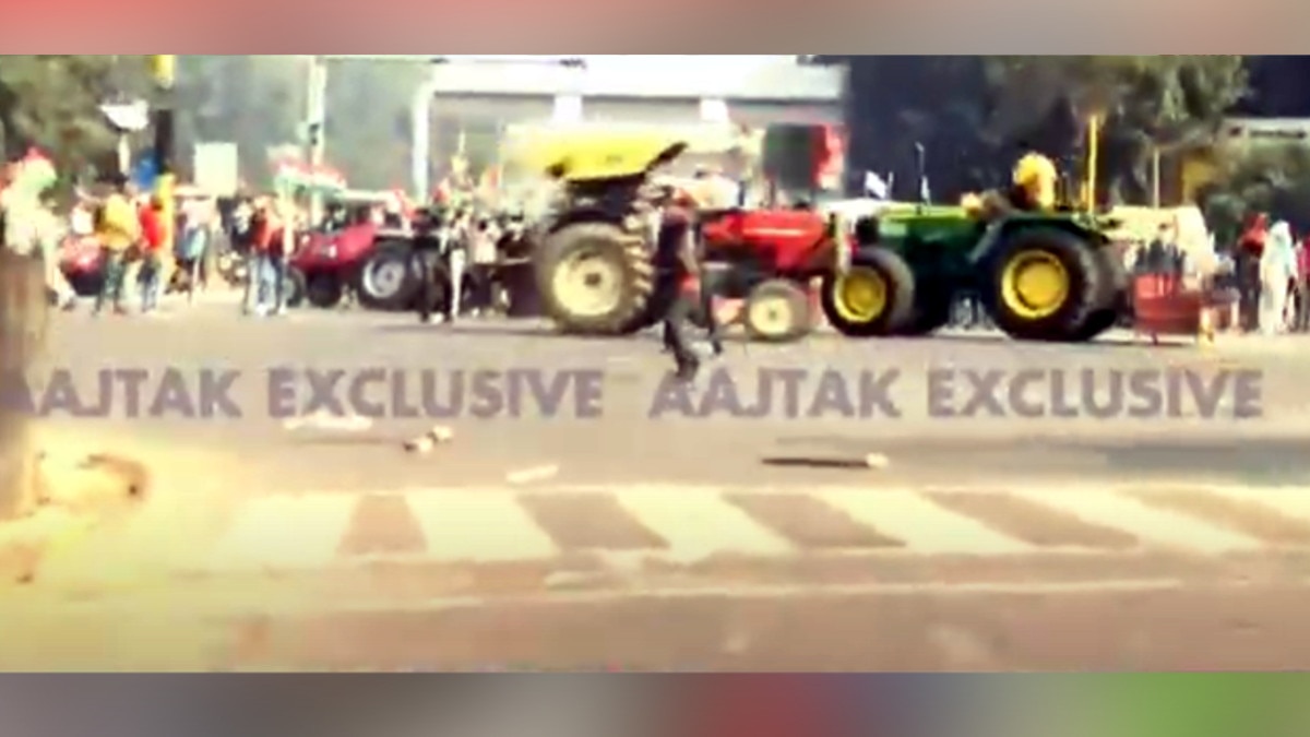 आईटीओ पर मचा तांडव, किसान हुए बेकाबू, बसों में की तोड़फोड़