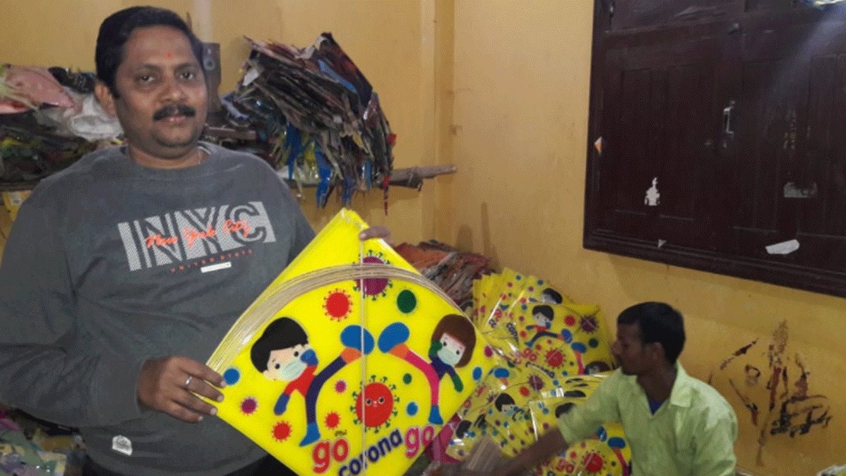 पीएम मोदी के नाम की रंग-बिरंगी पतंगे (फोटो आजतक)