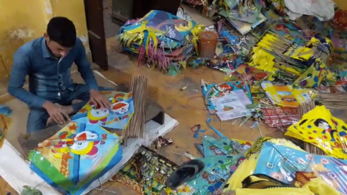  पीएम मोदी के नाम की रंग-बिरंगी पतंगे (फोटो आजतक)