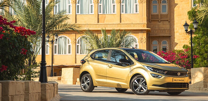 कार में फीचर्स