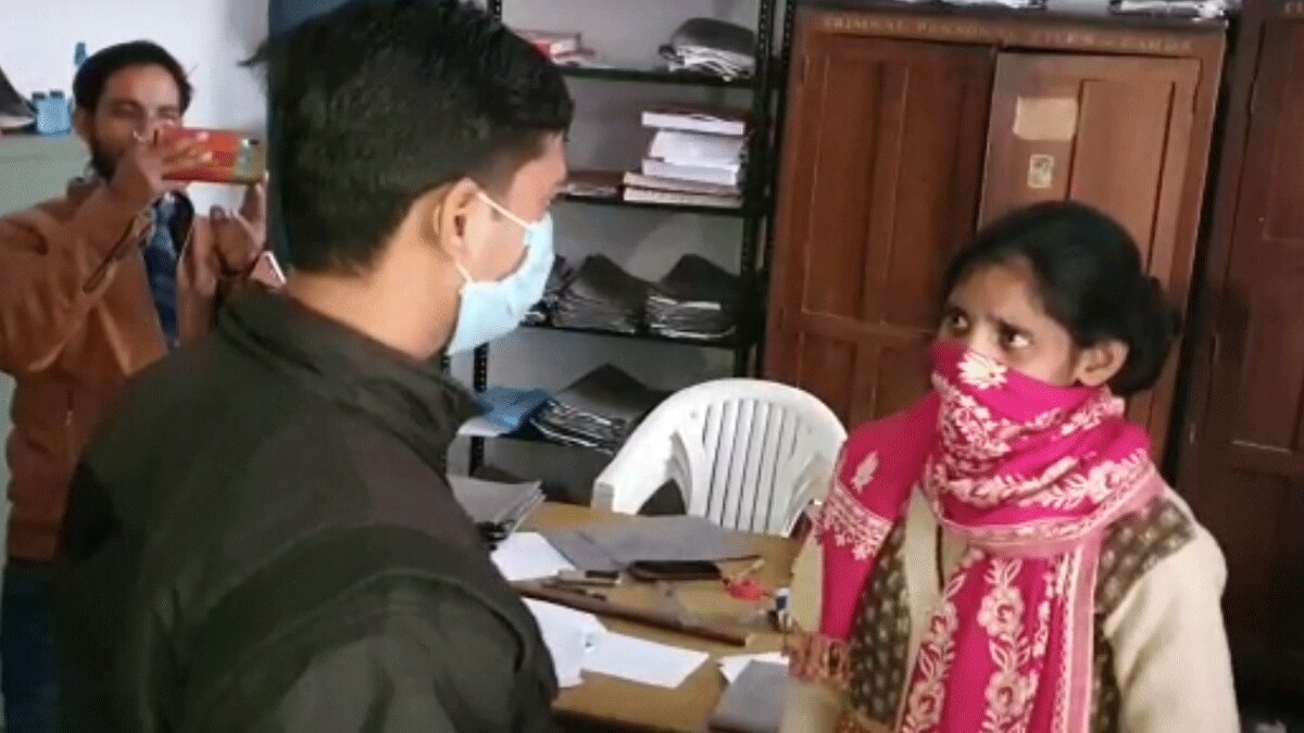 एसएसपी ऑफिस में हुई शादी (फोटो आजतक)