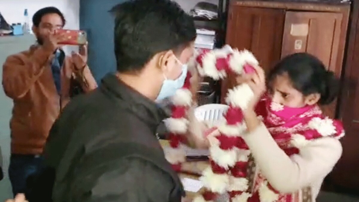 एसएसपी ऑफिस में हुई शादी (फोटो आजतक)
