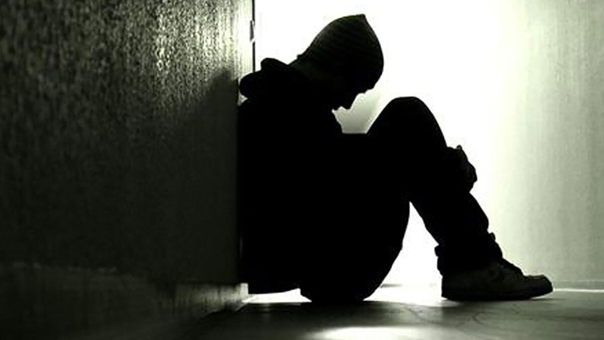 प्रेमिका को वीडियो कॉल कर नाबालिग छात्र ने की आत्महत्या