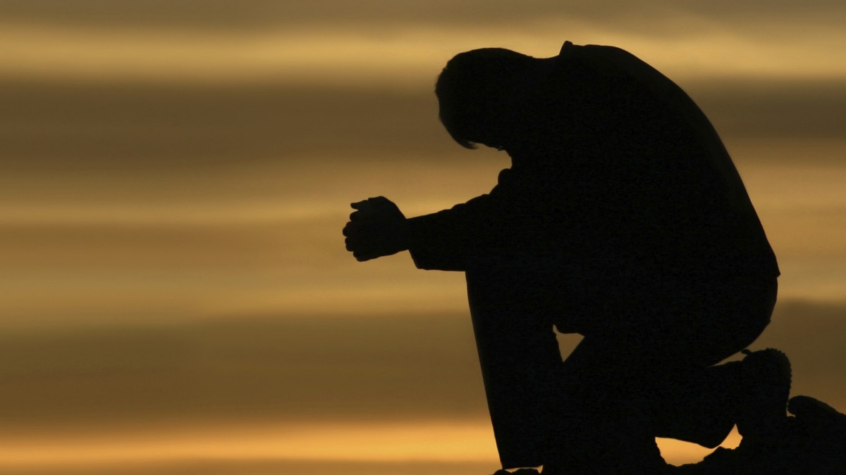 रेलवे ट्रैक के किनारे मिला नाबालिग प्रेमी जोड़े का शव, पास में पड़ा था 312 बोर का तमंचा