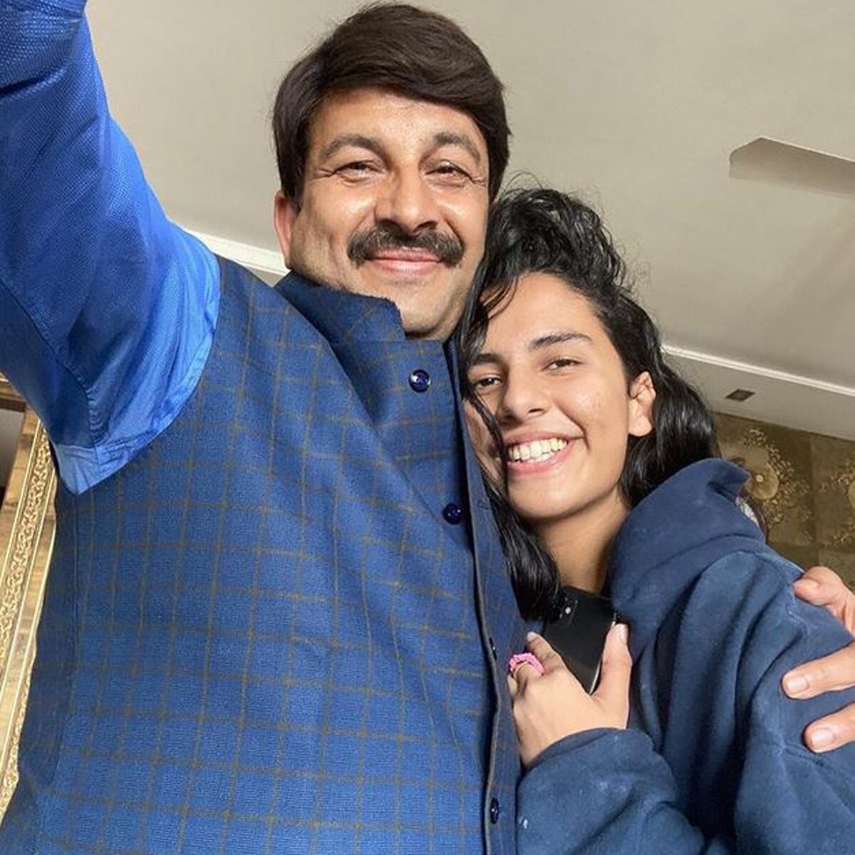 बेटी संग मनोज तिवारी