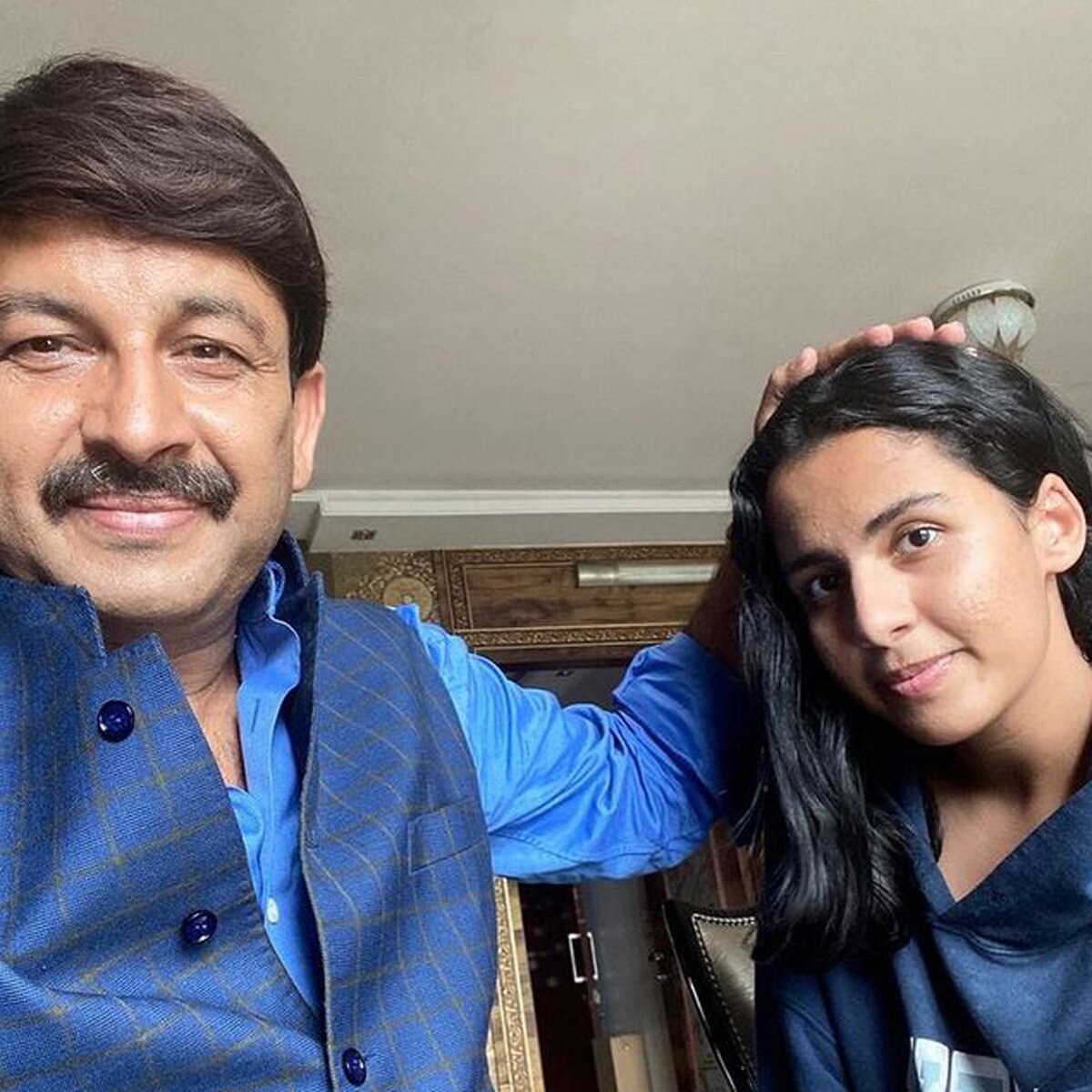 बेटी संग मनोज तिवारी