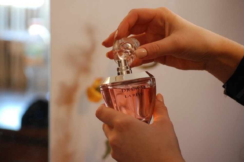 खुशबूदार परफ्यूम का इस्‍तेमाल