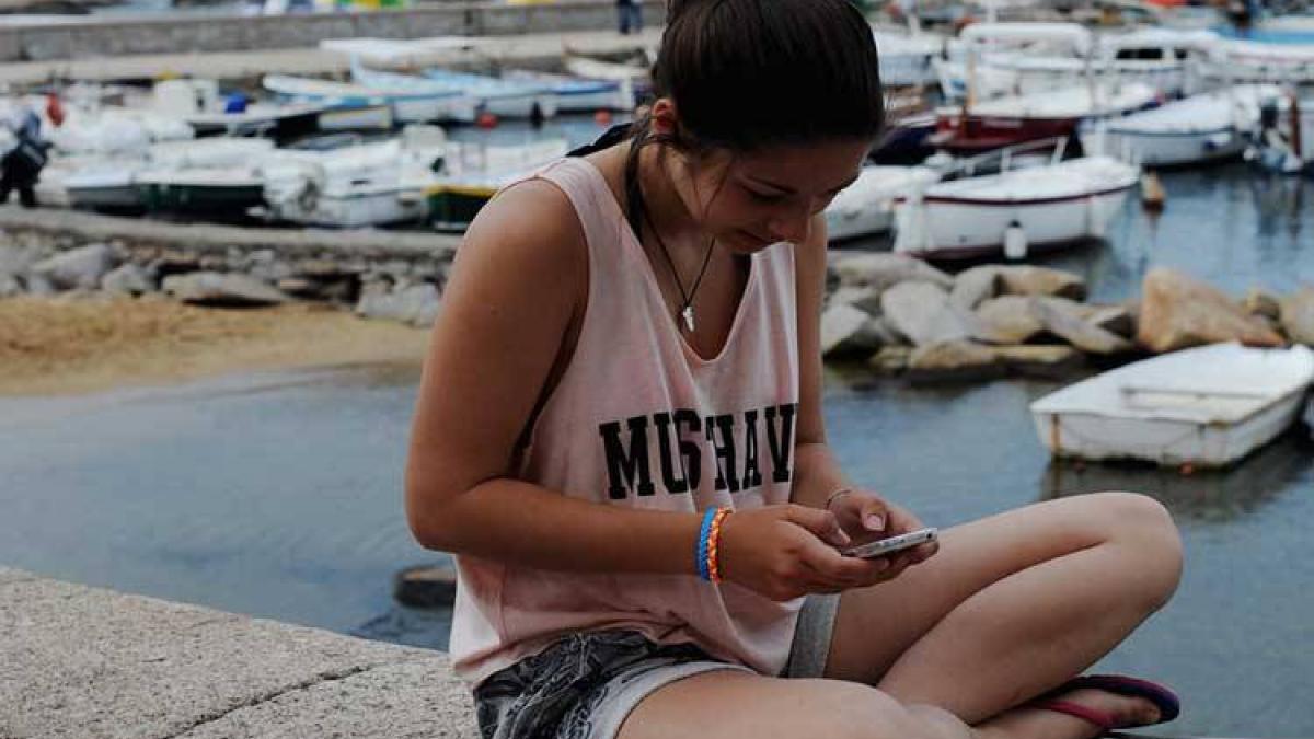 गांव अभी भी इंटरनेट सेवा से काफी दूर (Photo: File) 