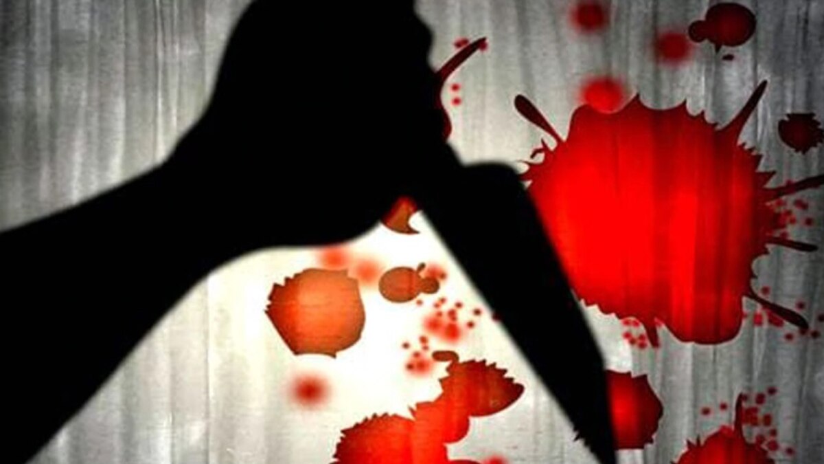 युवती ने बाइक चलाते हुए आ रहे बॉयफ्रेंड को तलवार से काट दिया. युवती ने बाइक चलाते हुए आ रहे बॉयफ्रेंड को तलवार से काट दिया.