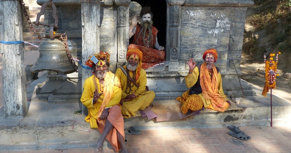 जमीन पर सोते हैं