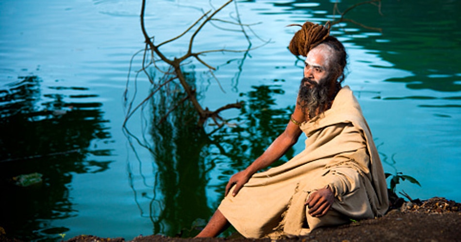 कैसे बनते है नागा साधु