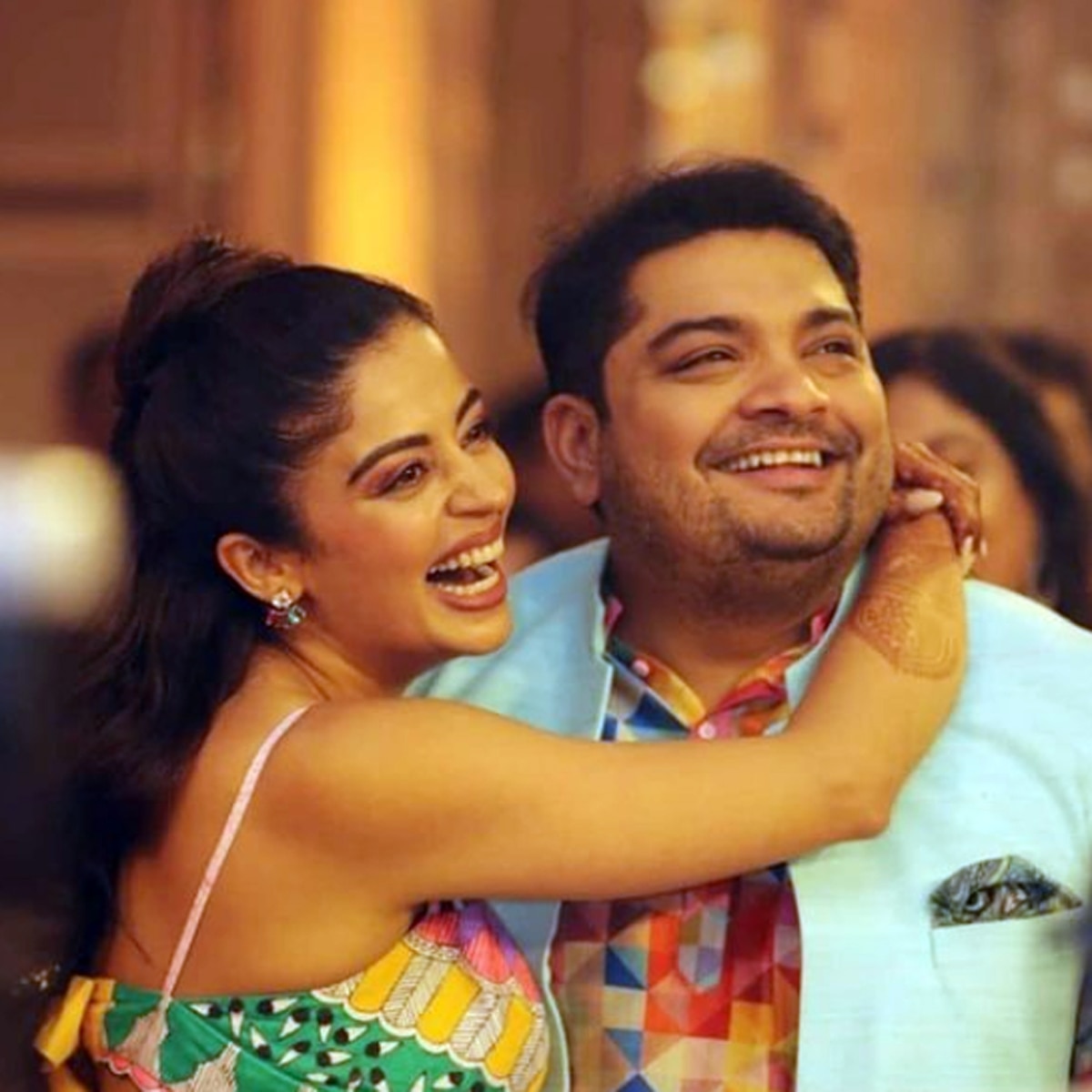 नेहा पेंडसे हसबैंगड शार्दुल के साथ 