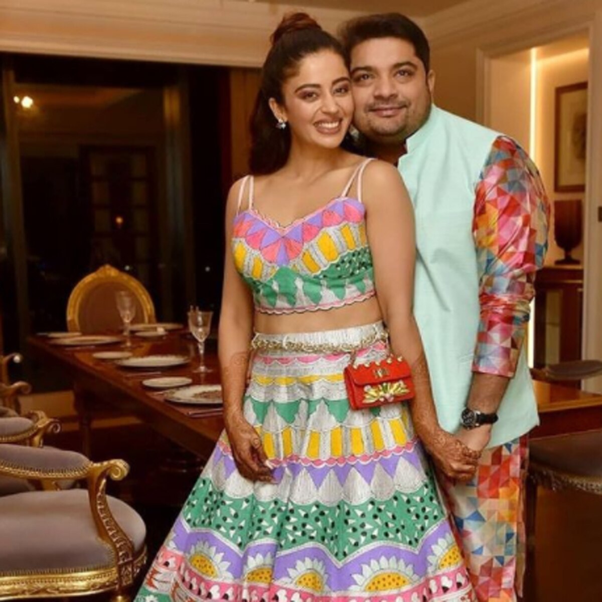 नेहा पेंडसे हसबैंगड शार्दुल के साथ 