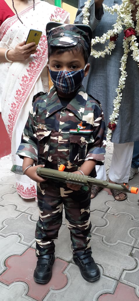 बच्चों का भी नेताजी को नमन