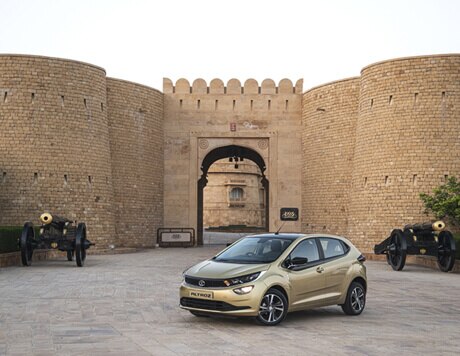 27 कनेक्टेड फीचर्स 