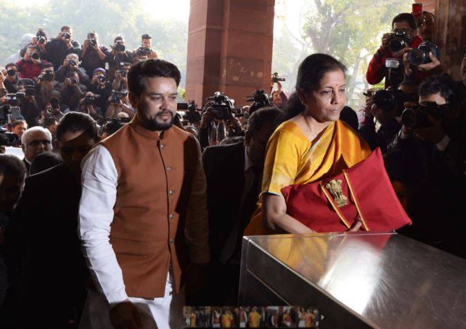 कोरोना की वजह से इकोनॉमी के मोर्चे पर तगड़ा झटका