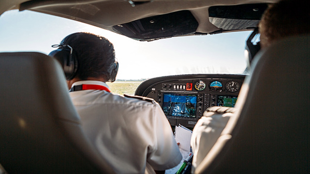Pakistan Pilot Saw Shiny Alien UFO
