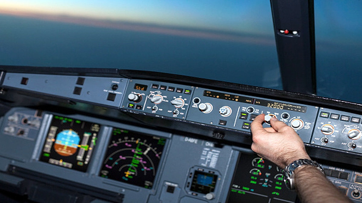 Pakistan Pilot Saw Shiny Alien UFO