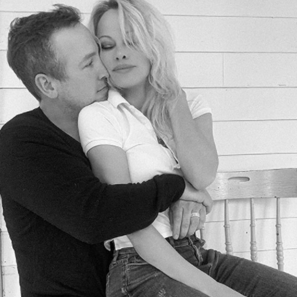 पामेला संग उनके पति