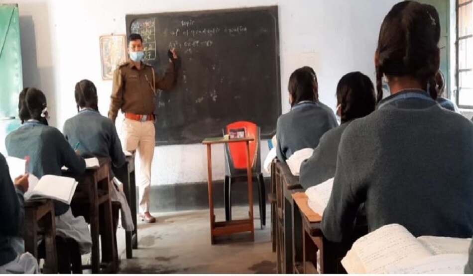 थानेदार बना टीचर