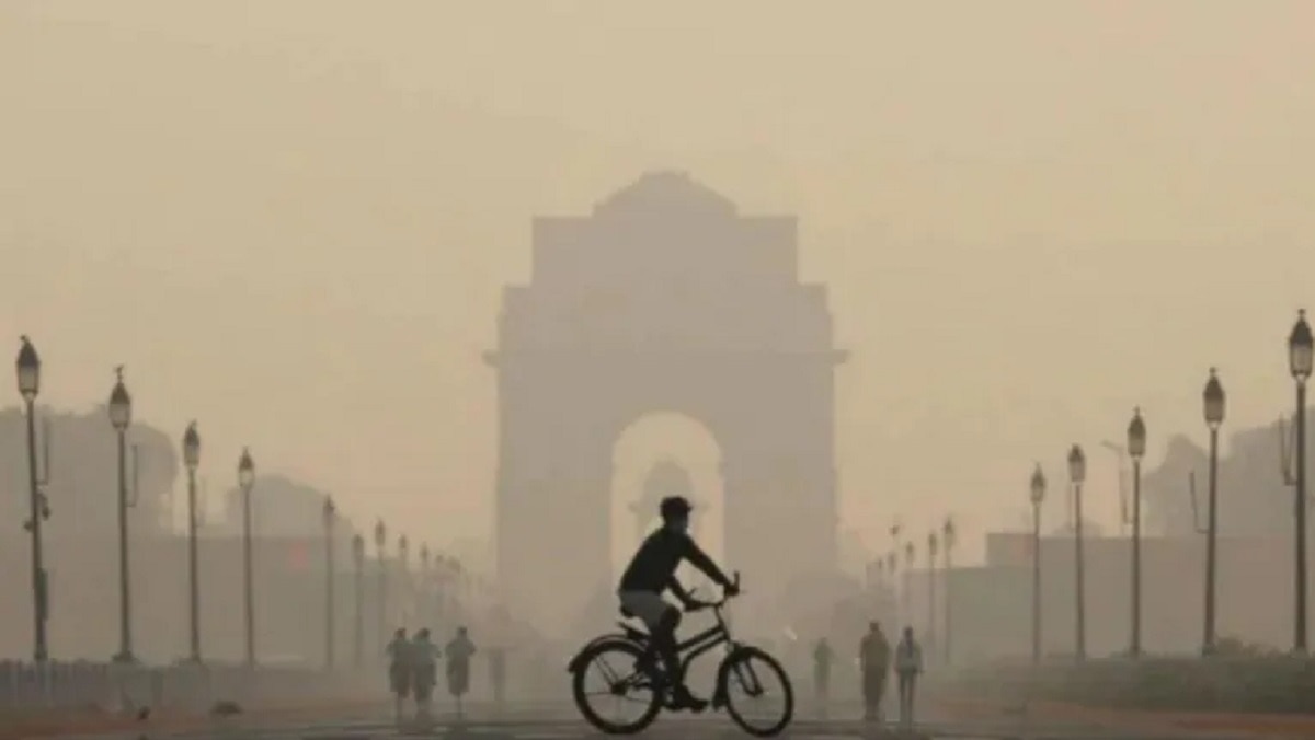 दिल्ली की हवा में फिर घुला जहर