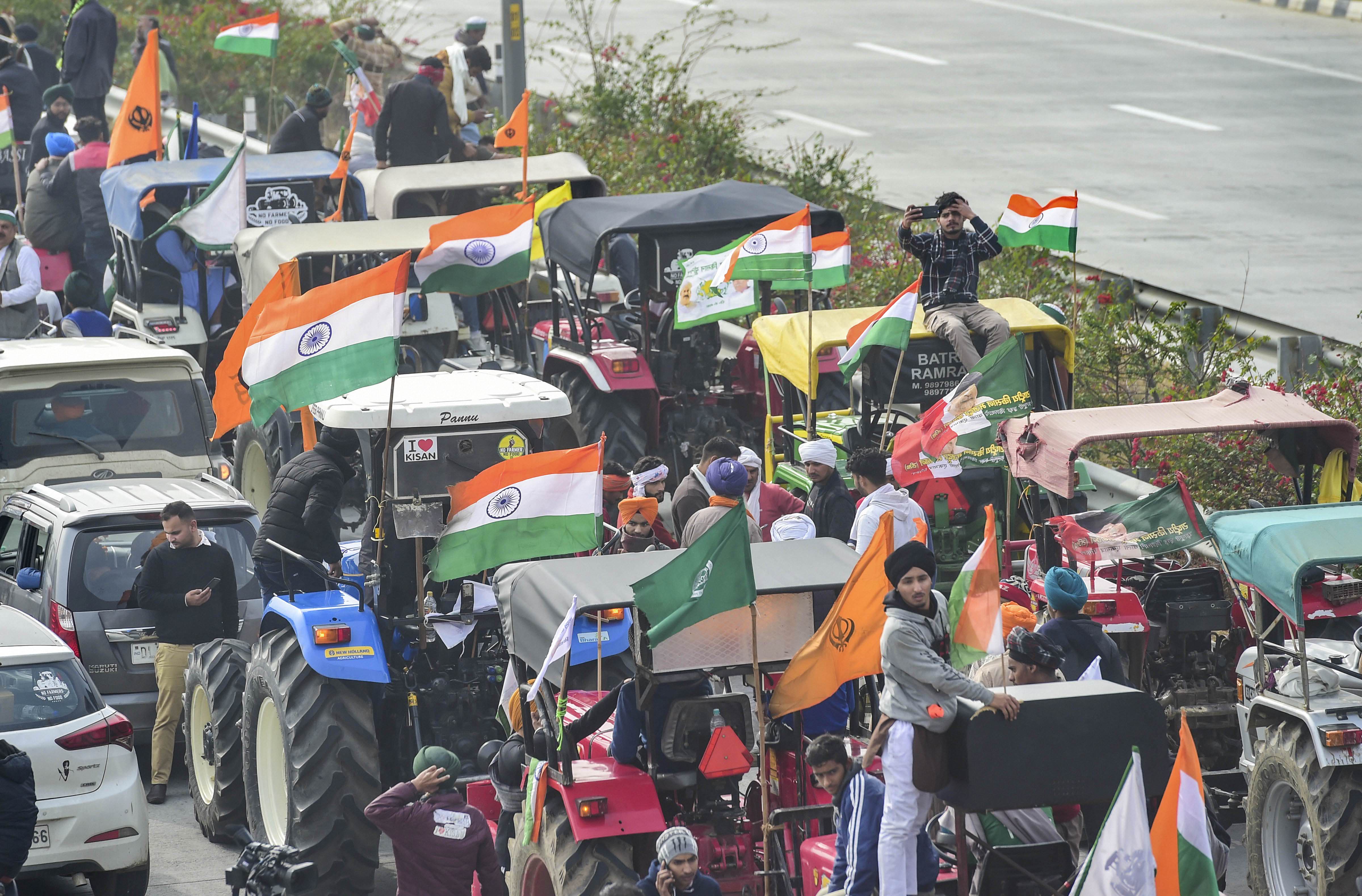  किसानों अपनी मांग पर अड़े