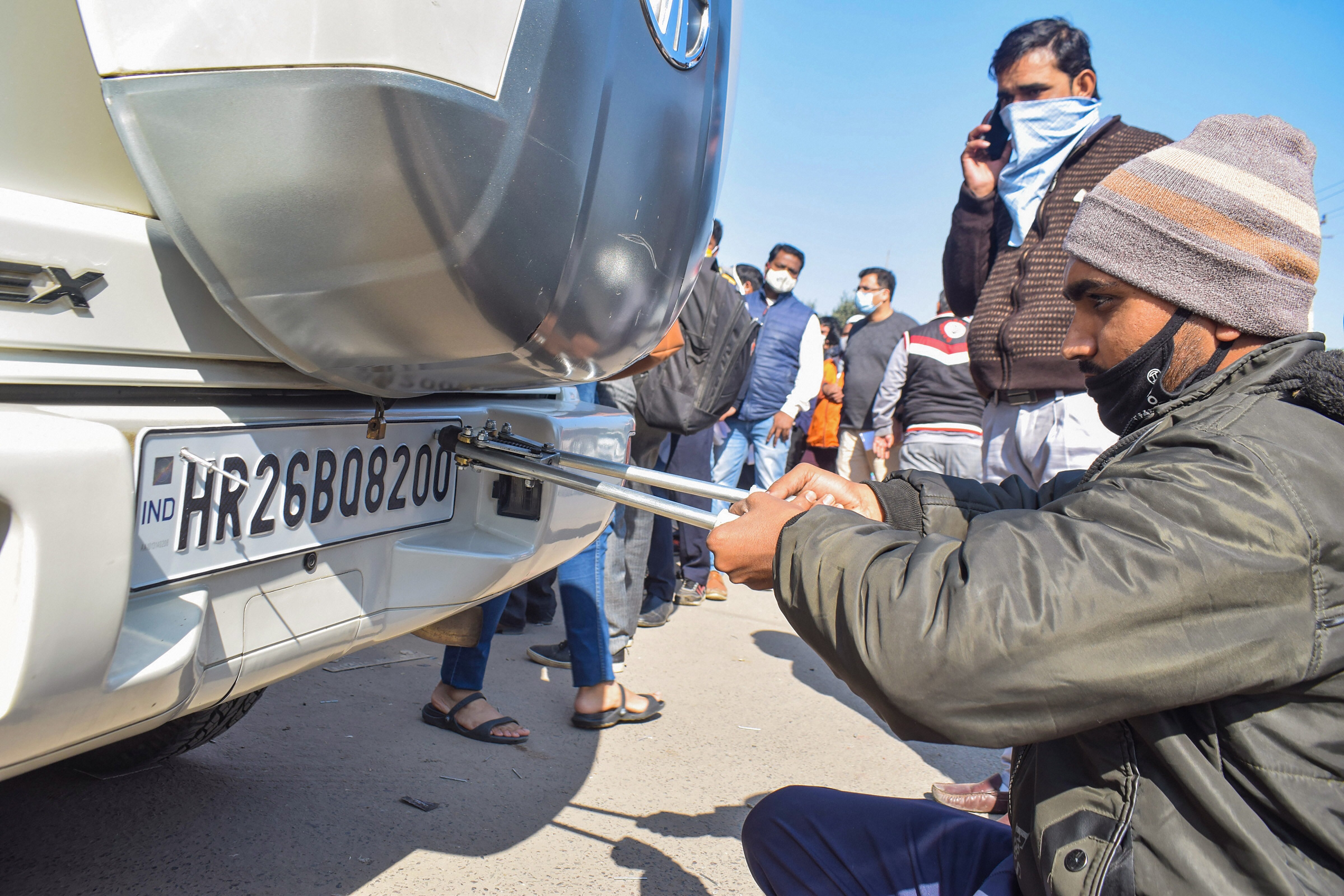 हर वाहन के लिए हाई सिक्योरिटी नंबर प्लेट जरूरी