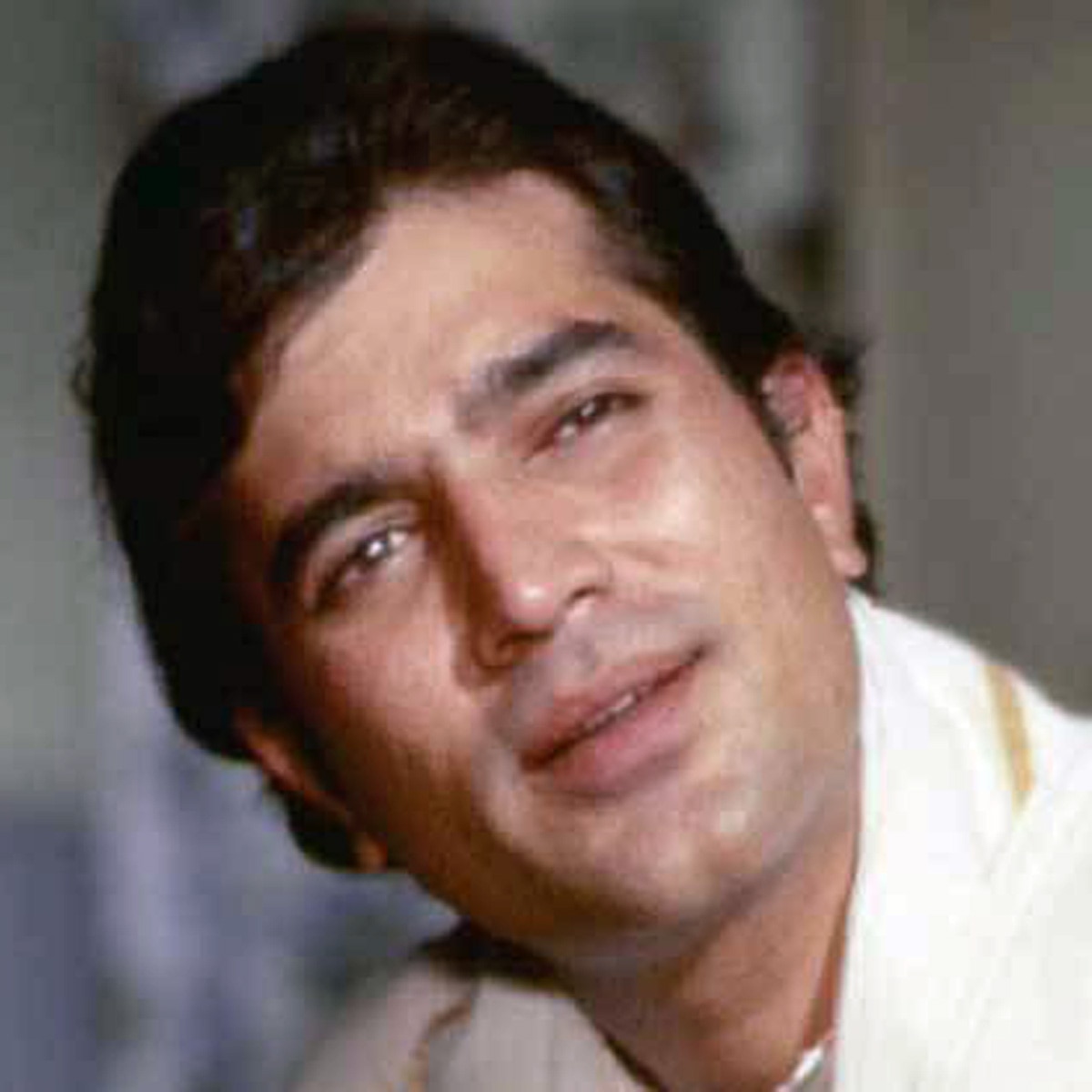 अमर प्रेम का एक सीन