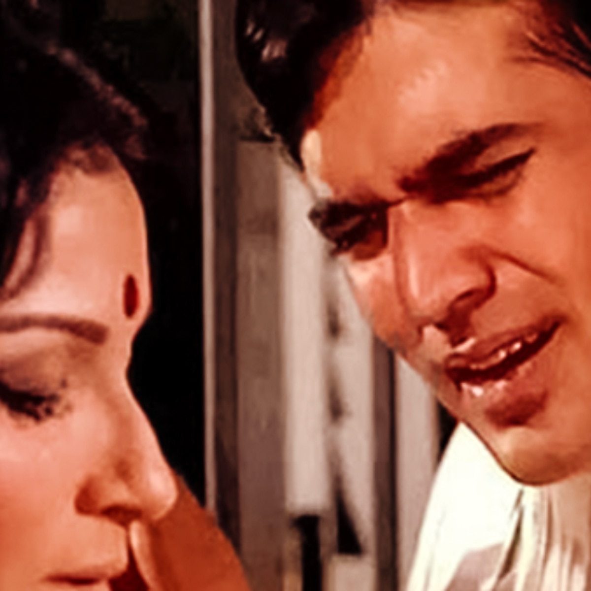 अमर प्रेम का एक सीन