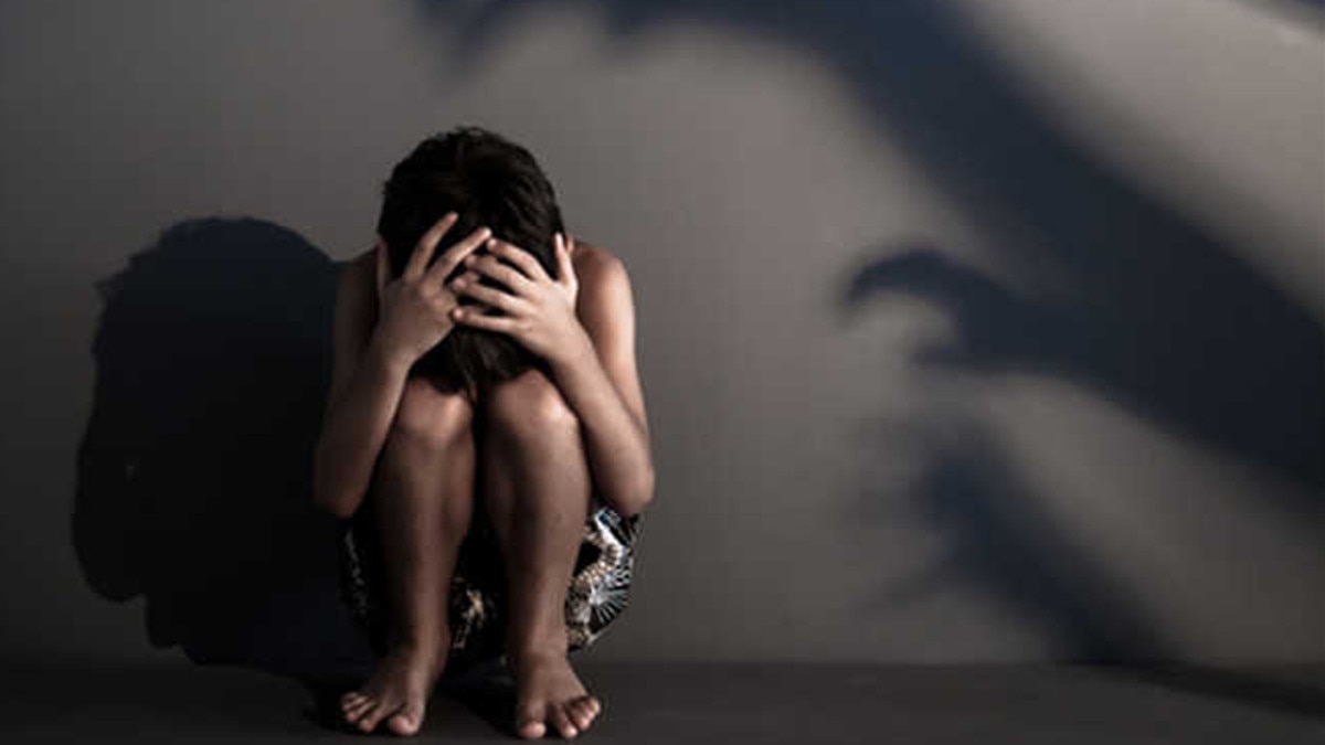 दो बेटियों से 4 साल से कर रहा था दुष्कर्म, मना करने पर चुभाता था सेफ्टी पिन