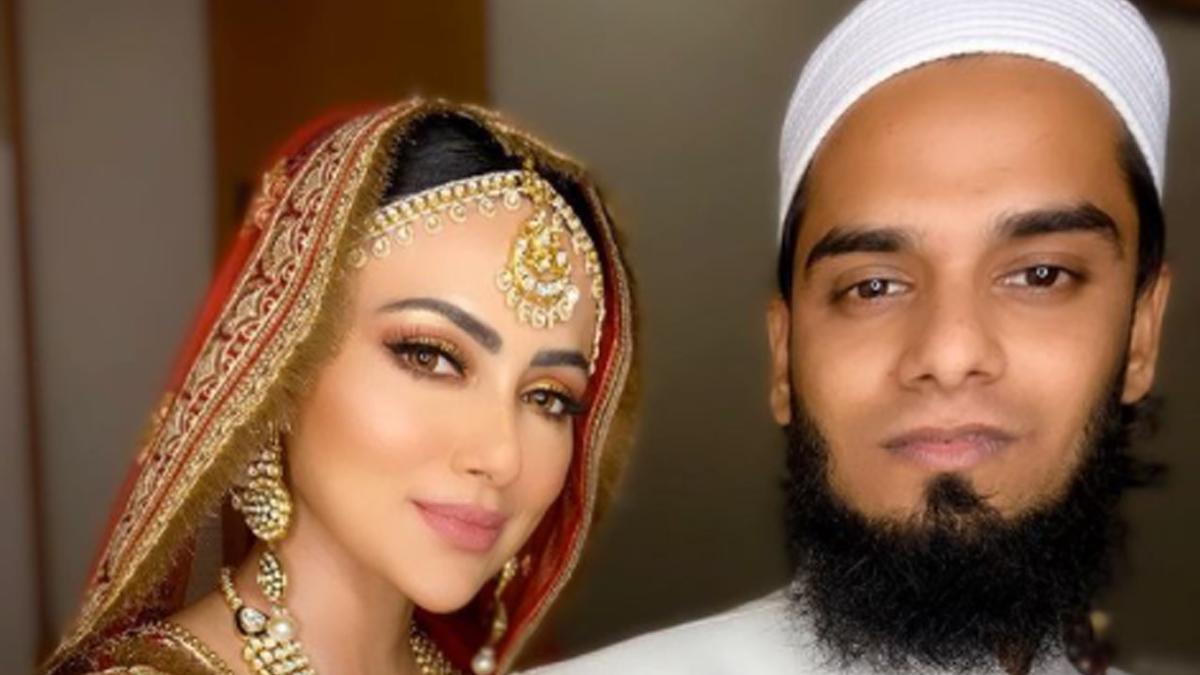 सना खान संग मुफ्ती अनस