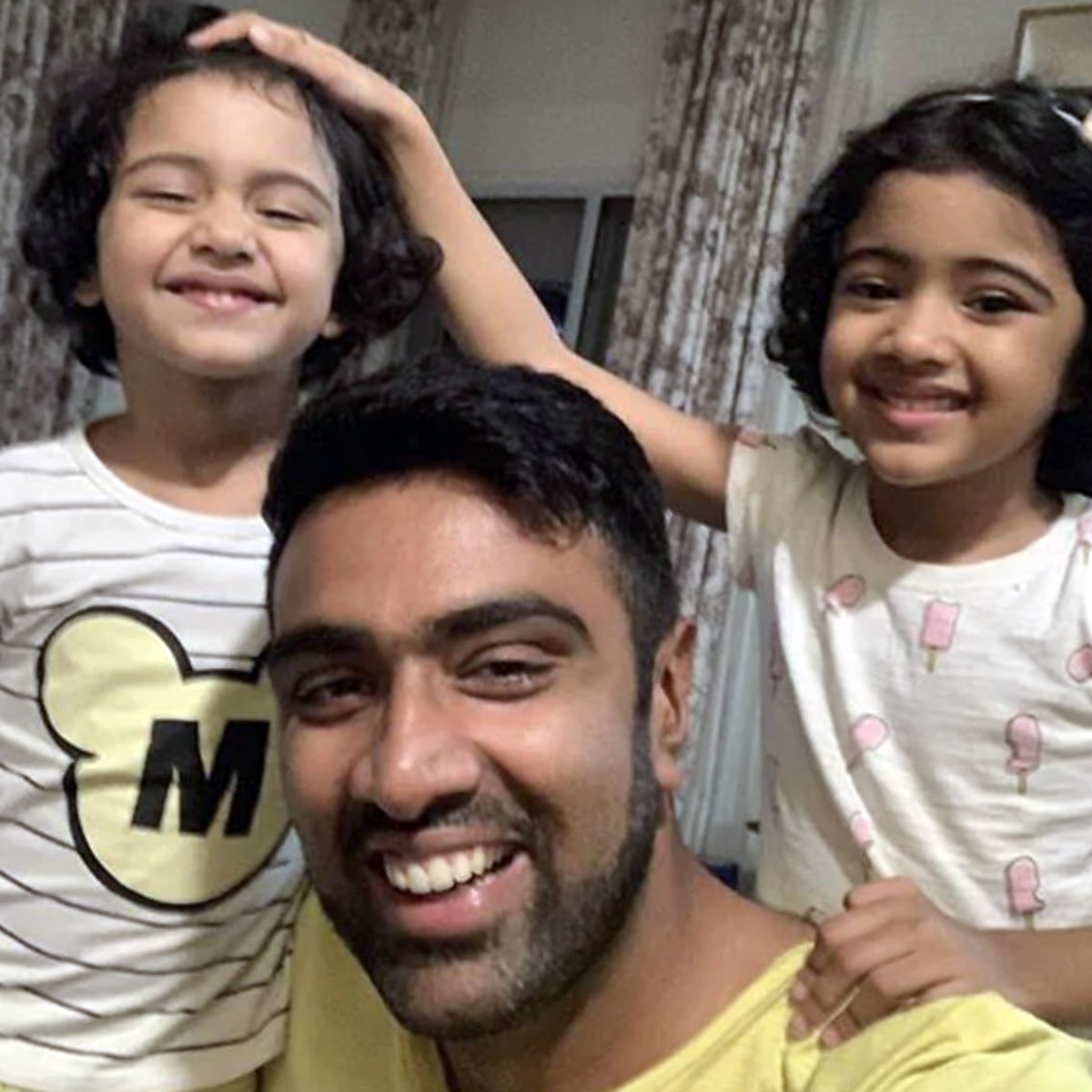 क्रिकेटर्स अपने बच्चों के साथ