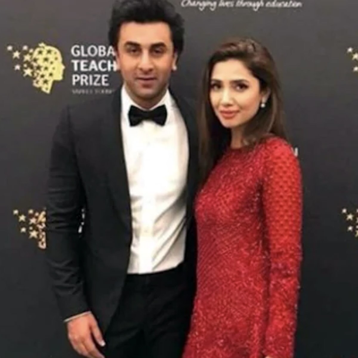 सिगरेट के चलते विवादों में रहे सितारे