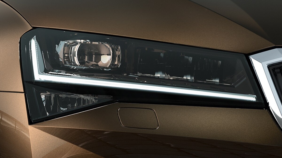 LED लाइट्स, इंडिकेटर्स, वर्चुअल कॉकपिट