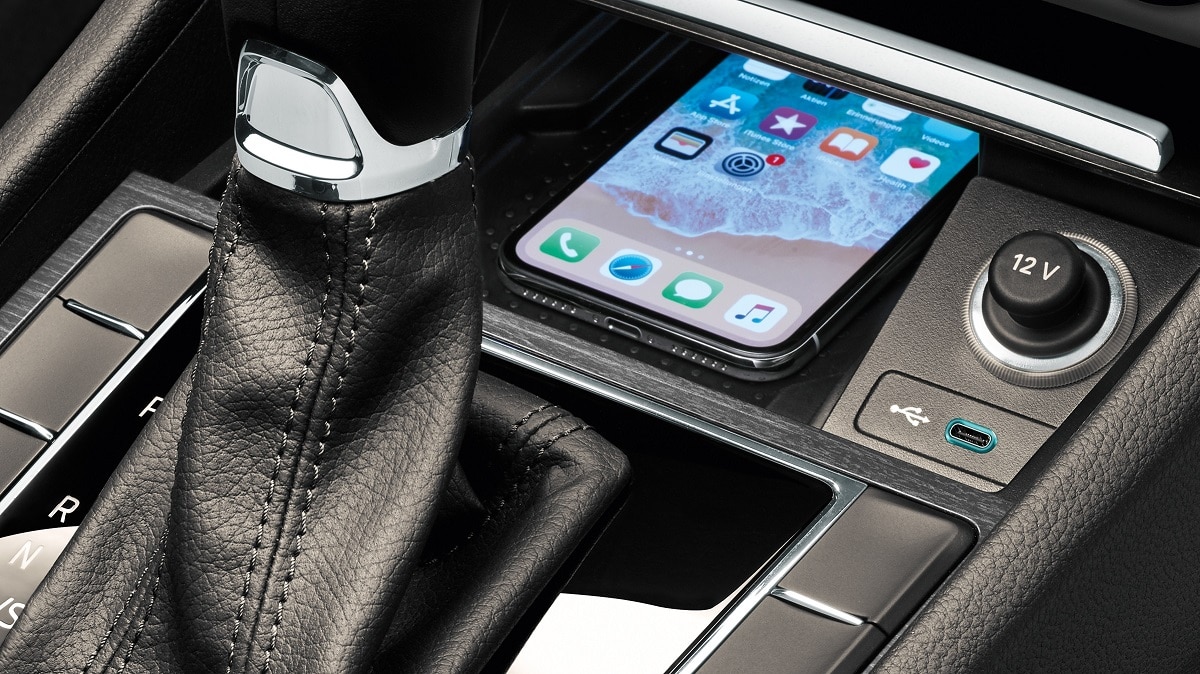 वायरलैस चार्जिंग की सुविधा